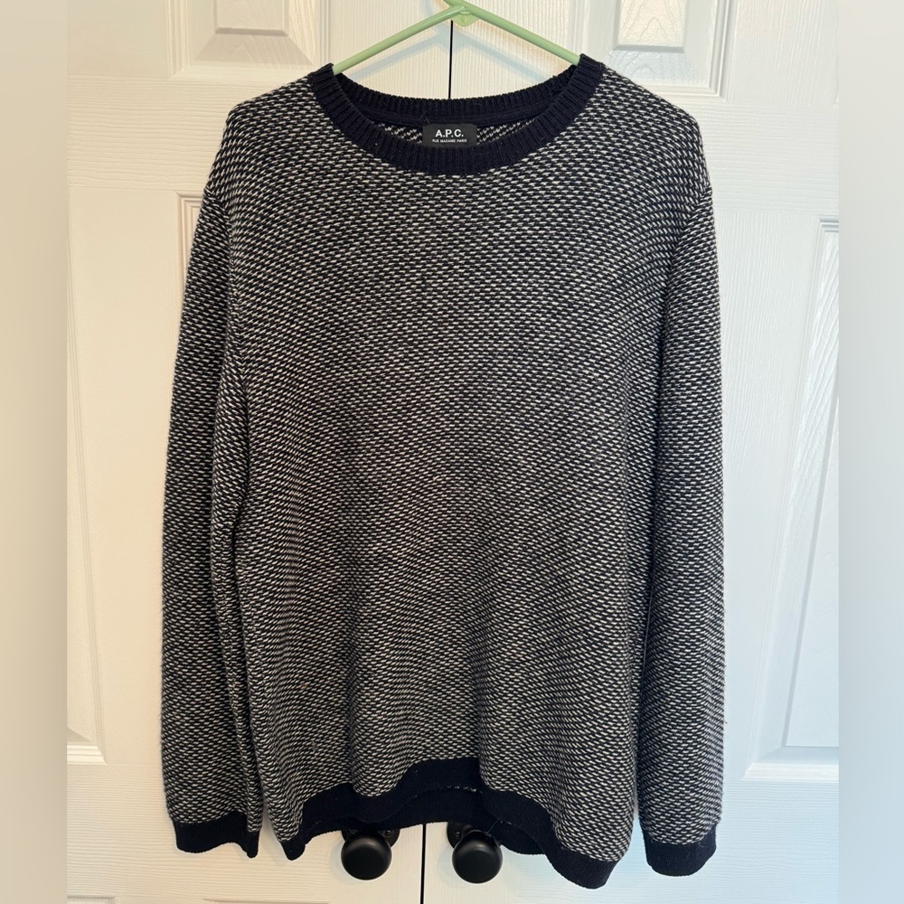A.P.C. 100% Wool sweater size XL black and white